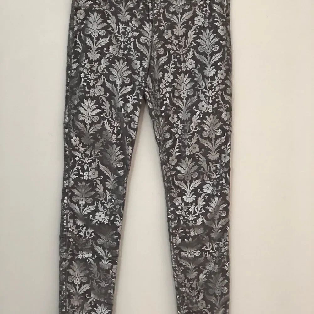 NWT Abercrombie & Fitch Size 2 Regular Skinny Silver Jeans 👖